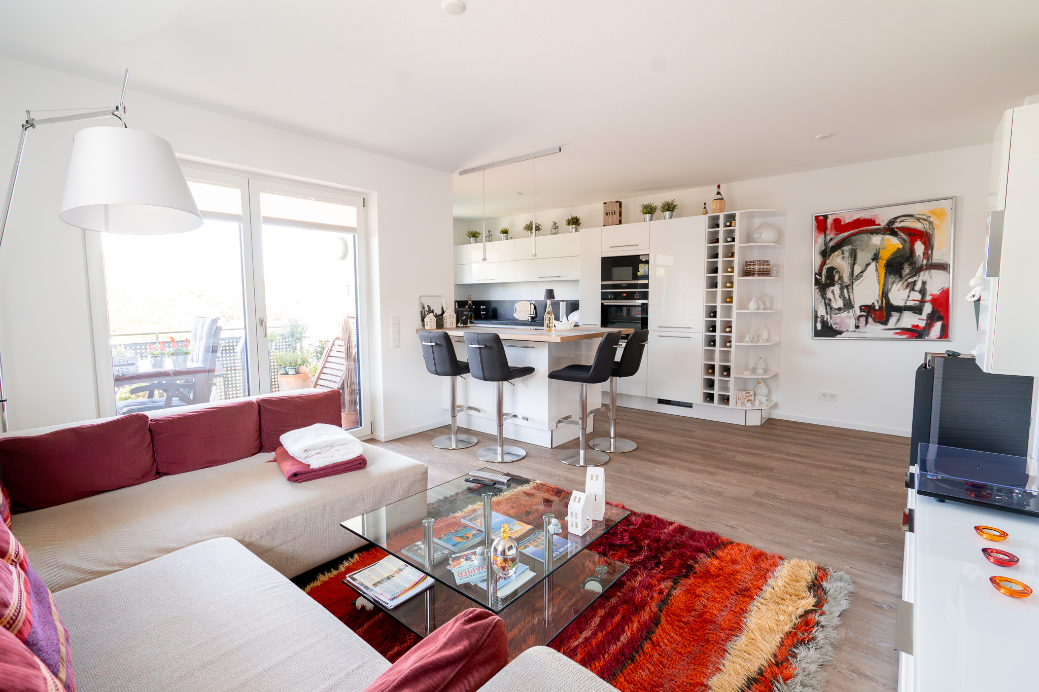 Frankfurt am Main: Moderne und luxuriöse Eigentumswohnung mit Balkon und 2 TG Stellplätzen